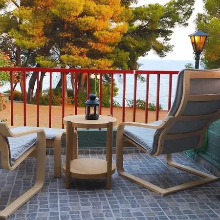 Squirrels, With View Apartment *