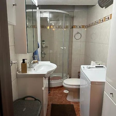 Squirrels, With View Apartment *